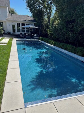 Piscina all'aperto, una piscina riscaldata