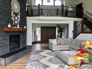 Smart TV, chimenea, videojuegos y tenis de mesa 