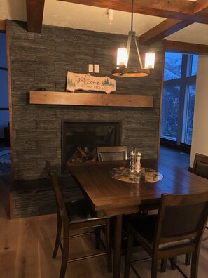 Dining - Luxury home w/ 3 Master Suites, minutes from Sundance and Deer Creek Res. (Provo)