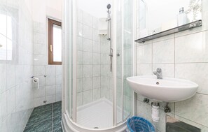 Shower, hair dryer - Amazing apartment in Kastel Stafilic (Kastel Stafilic)