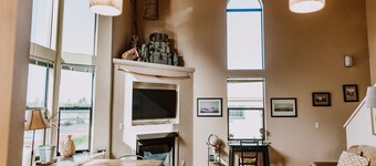 Boardwalk Loft w/bay view loacated in old town