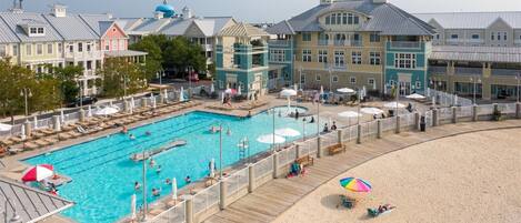 Una piscina techada, una piscina climatizada