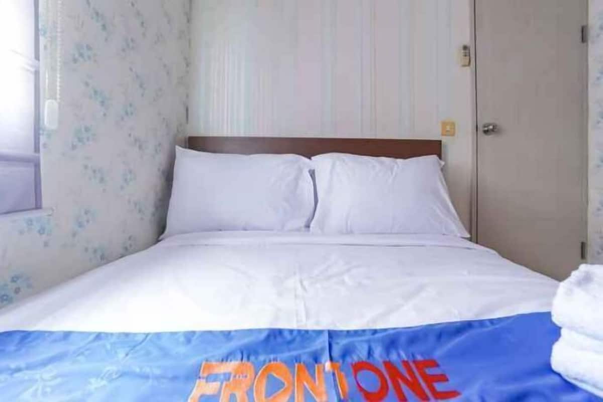 Ropa de cama de alta calidad y escritorio