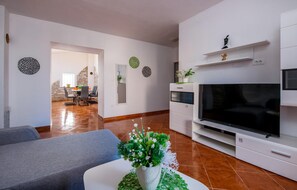TV - 4 bedroom lovely home in Hrboki (Hrboki)
