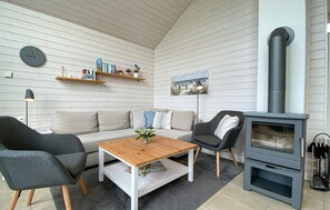 Fernseher, Kamin, DVD-Player