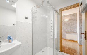 Shower - 1 bedroom amazing apartment in Genova (Genova)