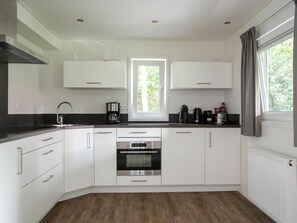 Dishwasher, high chair, freezer - Beautiful private villa for 8 people with pool, WIFI, TV and terrace (Rhenen)