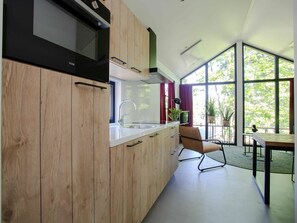 Microwave, dishwasher, high chair, dining tables - Beautiful private villa for 4 guests with pool, WIFI, TV and terrace (Rhenen)