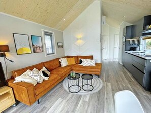 TV - Beautiful private villa for 4 guests with pool, WIFI, TV and terrace (Rhenen)