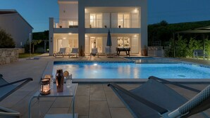 A modern two-story house with a swimming pool, outdoor seating, and a covered patio area. - Private Villa with A/C, private pool, WIFI, hot tub, TV, terrace, pets allowed, panoramic view (Valhova)