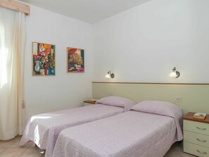 2 bedrooms, iron/ironing board, travel crib - Nice apartment for 4 people with TV, terrace and pets allowed (Olbia)