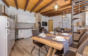 Fridge, microwave, oven, stovetop - 2 bedroom lovely home in Novi Vinodolski (Novi Vinodolski)