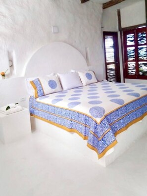 3 habitaciones, escritorio, wifi gratis y ropa de cama