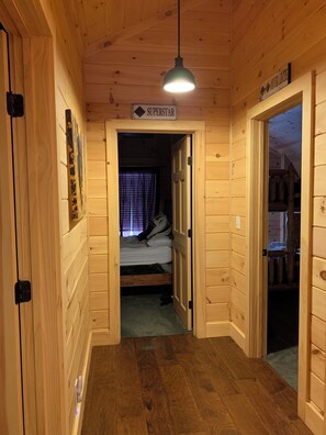 5 soverom, skrivebord, strykejern/-brett og wi-fi (inkludert)