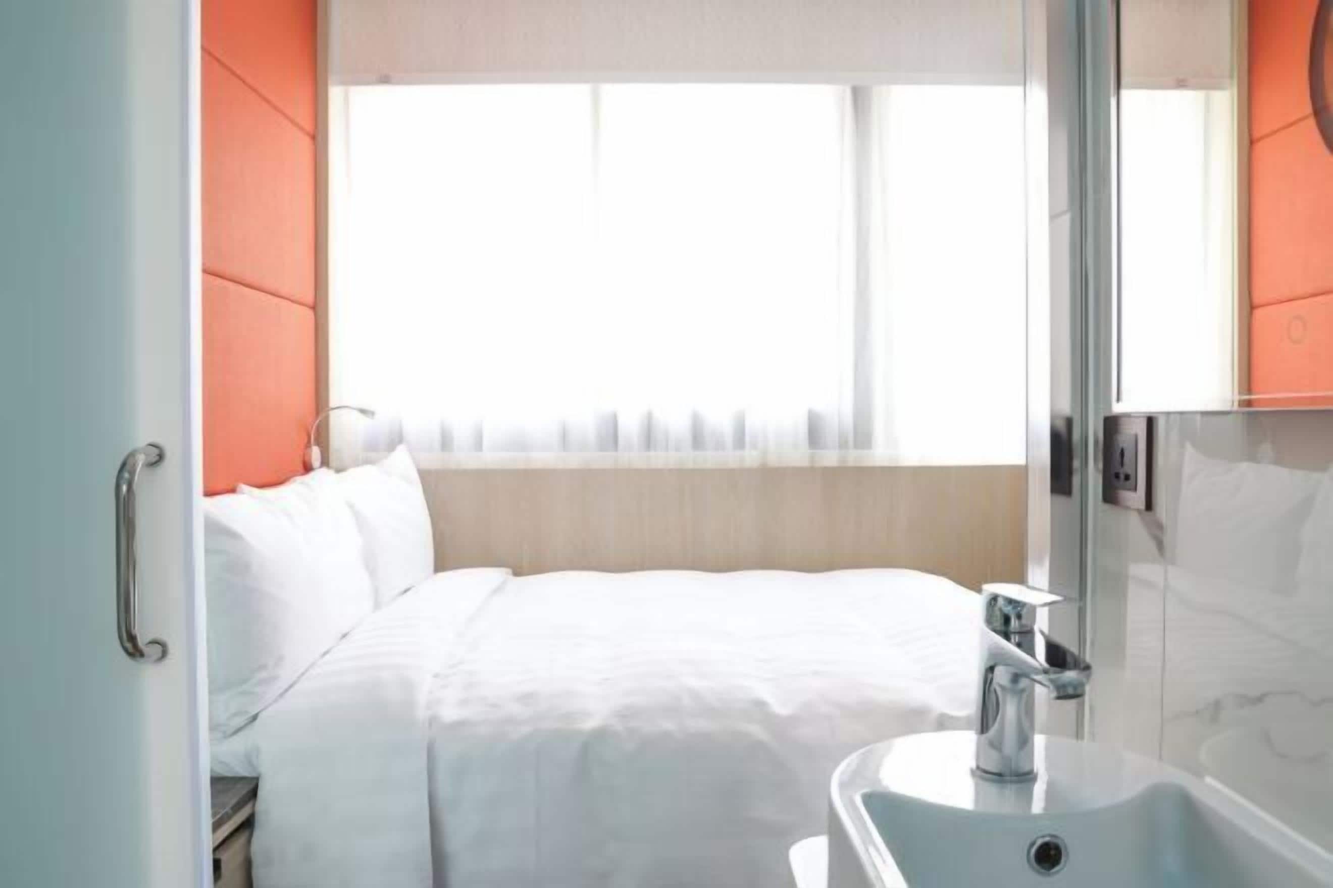 Down comforters, in-room safe, blackout drapes, soundproofing