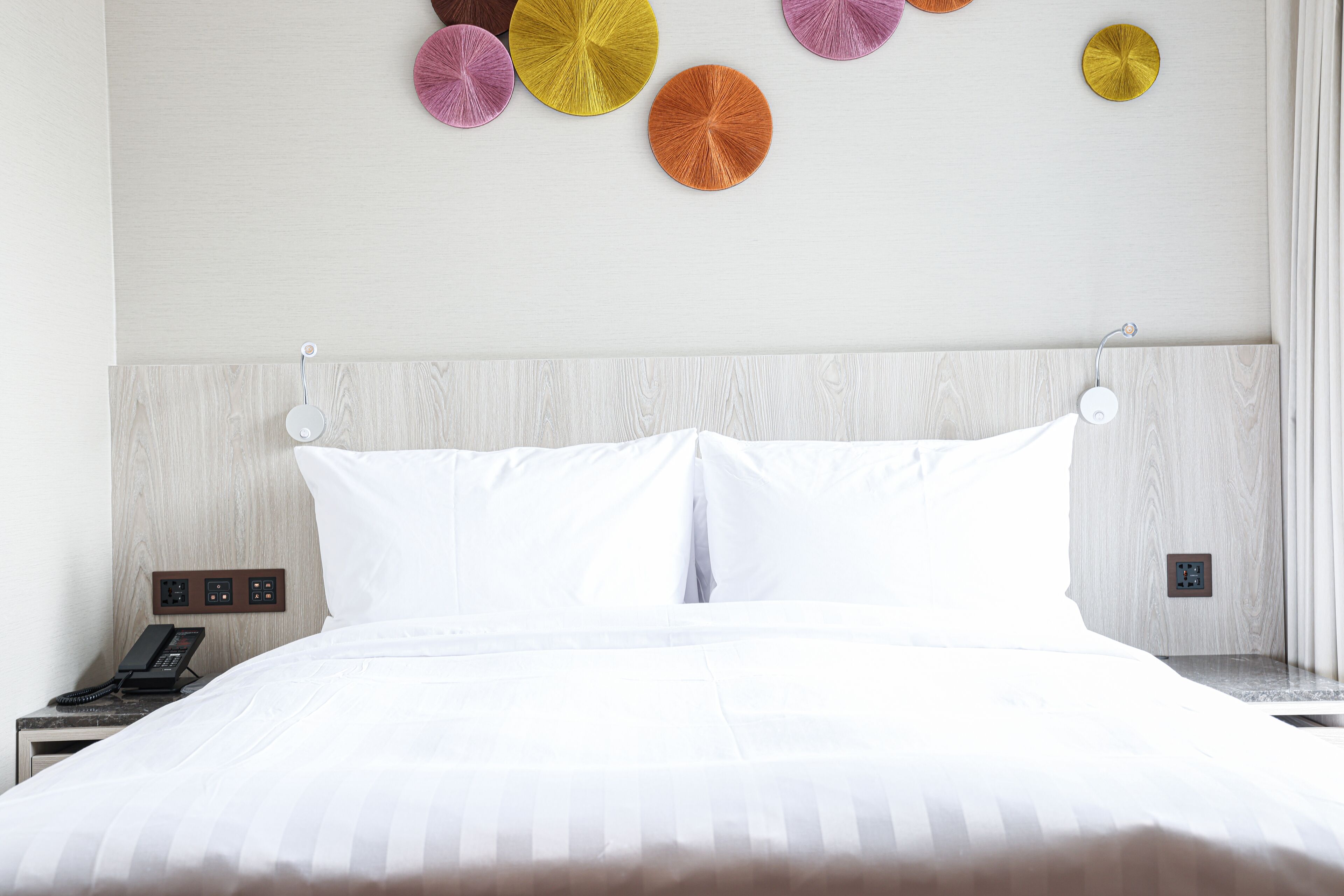 Phòng đôi Economy, 1 giường đôi | Khu phòng khách | Smart TV 43-inch có truyền hình cáp, TV 