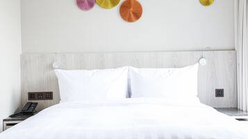 Chambre Double Économique, 1 lit double | Coin séjour | TV connectée de 43 pouces avec chaînes par câble, télévision