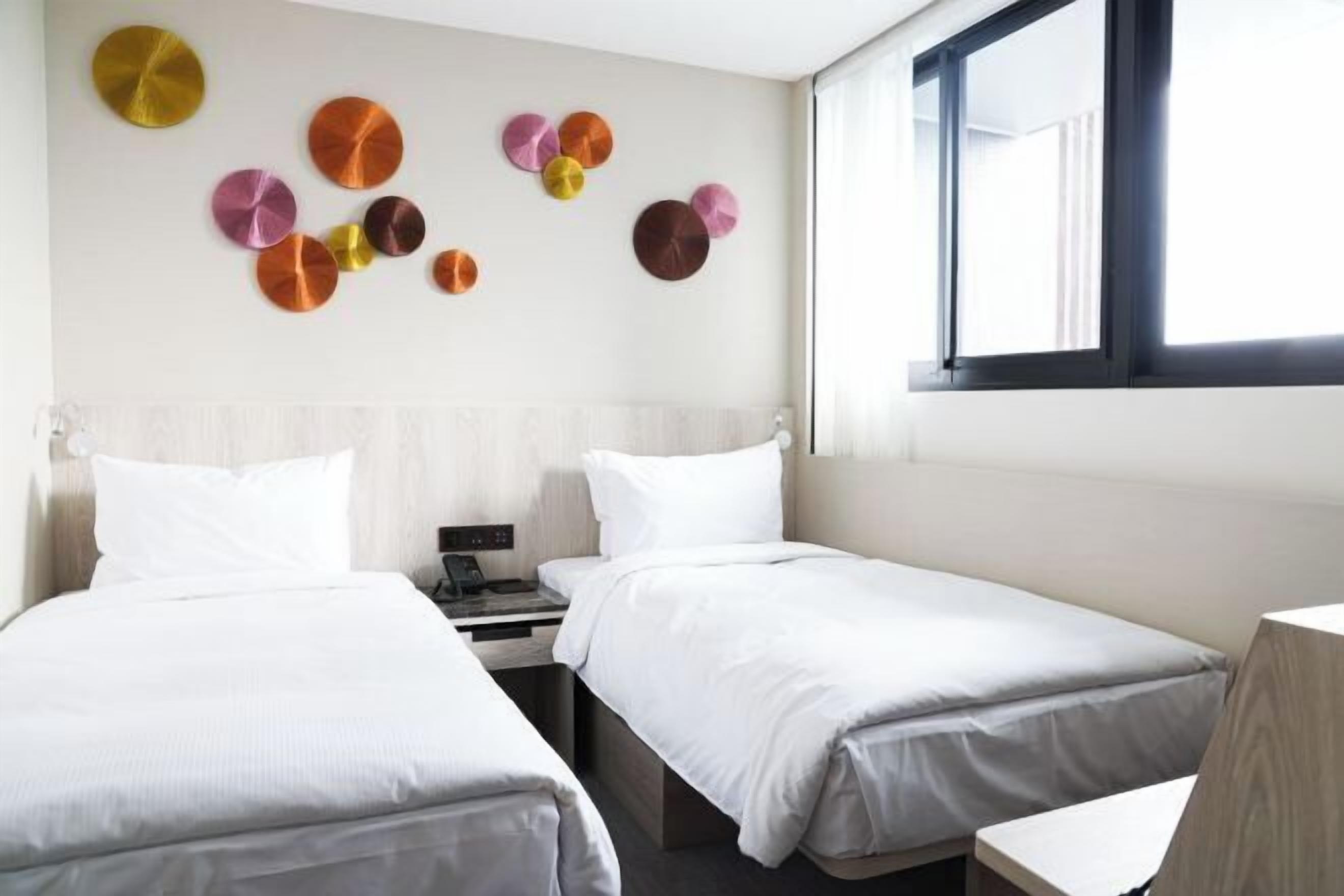 Down comforters, in-room safe, blackout drapes, soundproofing