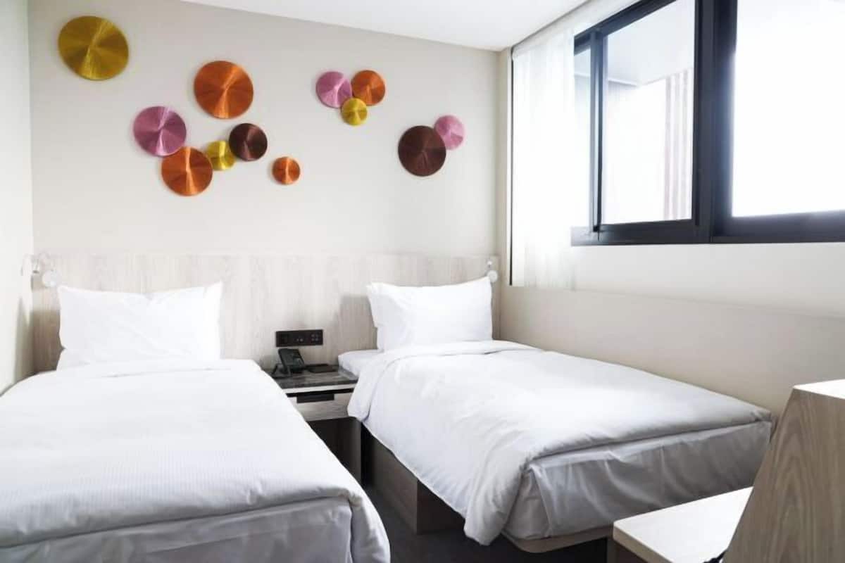 Chăn bông, két bảo mật tại phòng, màn/rèm cản sáng