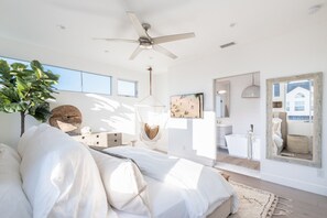 3 bedrooms, in-room safe, desk, iron/ironing board