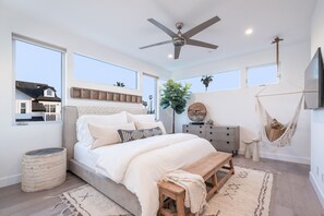 3 bedrooms, in-room safe, desk, iron/ironing board