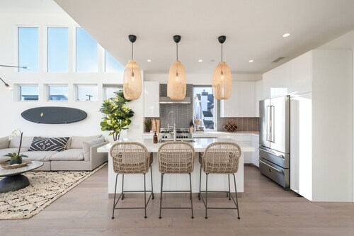 Coastal Luxury, Ocean & Harbor Views, Dog-friendly, A/C & Rooftop Deck & Firepit