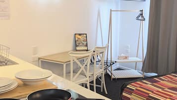 Superior Room | Langsir/tirai gelap terus, seterika/papan seterika, Wi-fi percuma