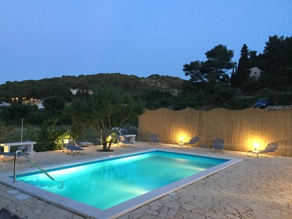 Apartment (One-Bedroom Apartment with Terrace(A3) | Pool | Seasonal outdoor pool - Apartments Kalajžić ST (Pucisca)