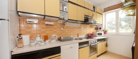 Apartment (One-Bedroom Apartment with Terrace(A3) | Private kitchen