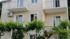 شقة (One Bedroom Apartment) | المنشأة من الخارج