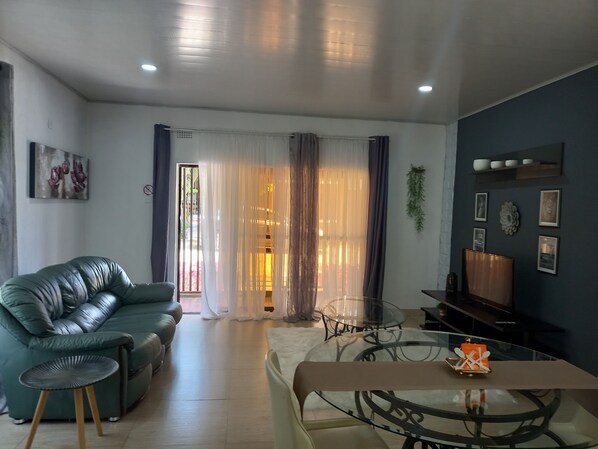 Smart TV, monitor de computadora y impresora 