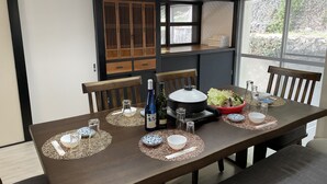 ハウス 禁煙 | 客室内のダイニングエリア