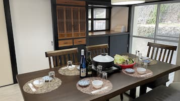 House, Non Smoking | In-room dining