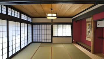 House, Non Smoking | 3 bedrooms, desk, free WiFi, bed sheets