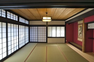 House, Non Smoking | 3 bedrooms, desk, free WiFi, bed sheets