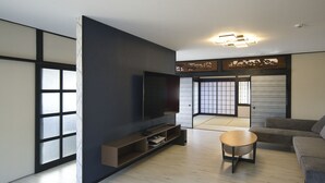 ハウス 禁煙 | リビング エリア | 薄型テレビ、Netflix、ストリーミングサービス