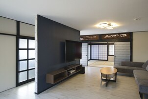 House, Non Smoking | Living area | Flat-screen TV, Netflix, streaming services