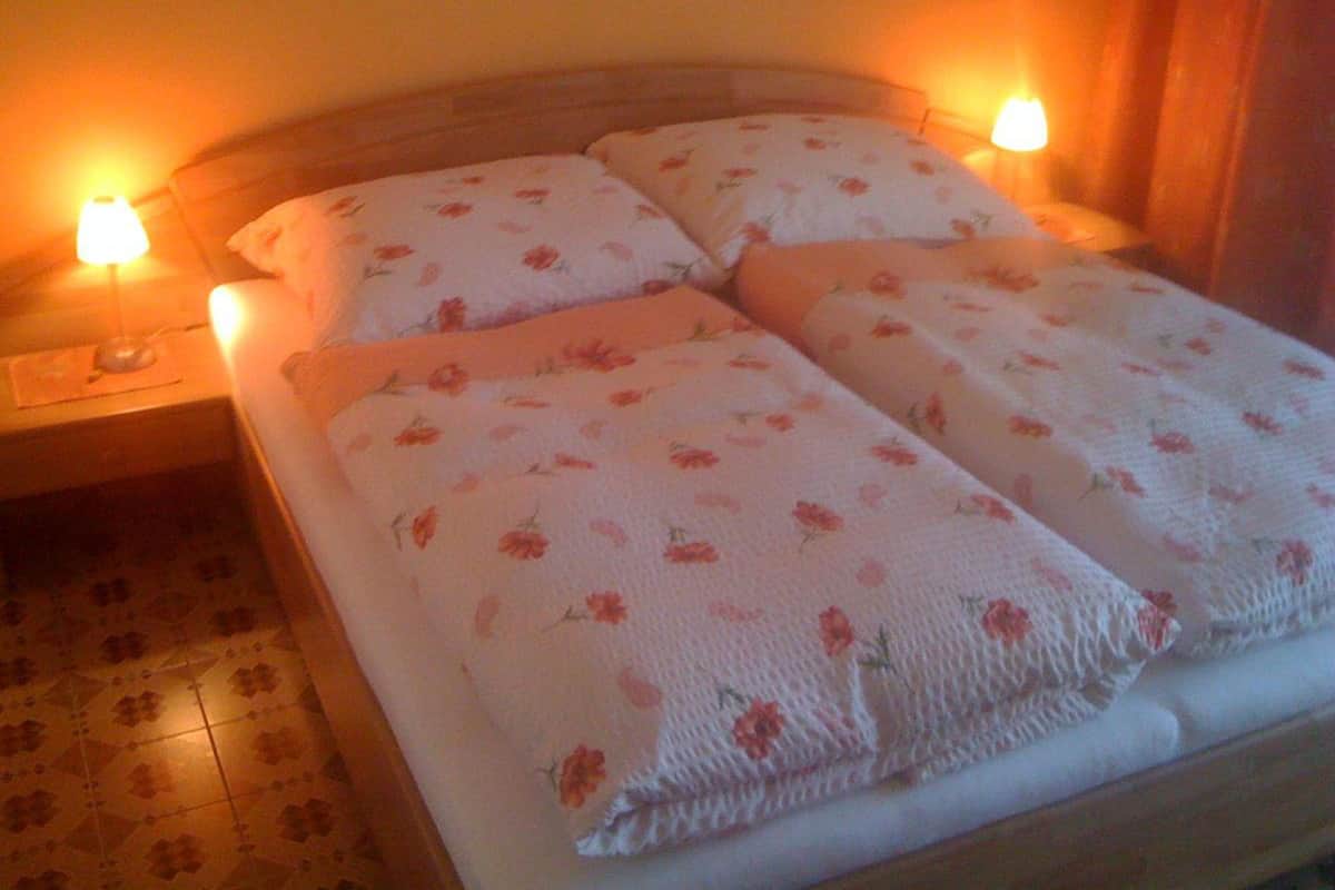 Chambre Double | Bureau, draps fournis