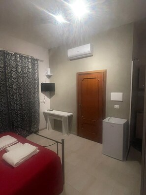 1 habitación, escritorio, wifi y ropa de cama 