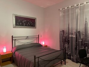 1 habitación, escritorio, wifi y ropa de cama 