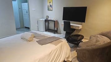 3 chambres, fer et planche à repasser, Wi-Fi, draps fournis