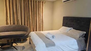 3 bedrooms, iron/ironing board, WiFi, bed sheets