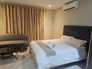 3 habitaciones, tabla de planchar con plancha, wifi y ropa de cama 