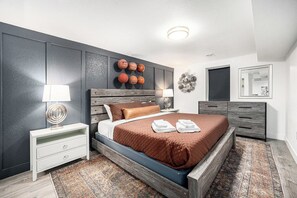 6 bedrooms, blackout drapes, iron/ironing board, free WiFi - 6BR Hideaway | Hot Tub | Projector | Game Room (Wheat Ridge)