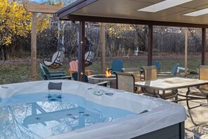 Outdoor dining - 6BR Hideaway | Hot Tub | Projector | Game Room (Wheat Ridge)