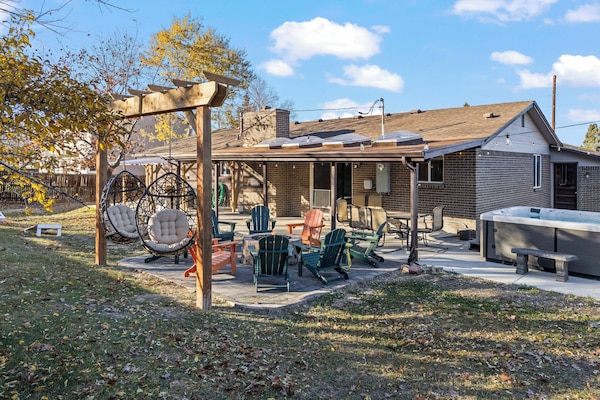 There is a covered patio, barbecue and plenty of seating in the fenced in backyard. Plenty of dog amenities: leashes, food and water bowls, poop bags, towels for dogs.