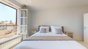 2 habitaciones y espacio para trabajar con laptop