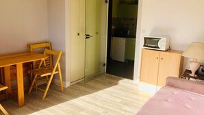 Interior - Apartment Close to Arcachon Center - Beach 200m, Shops 500m (Arcachon)