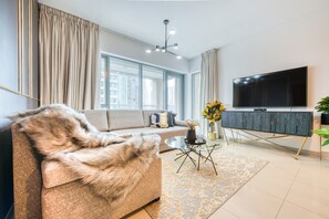 TV - Radiant Urban Retreat with Iconic Burj Khalifa Vws (Dubai)