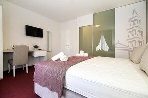 4 bedrooms, internet - Location, Community, Quality Living. It Stars here! (Split)